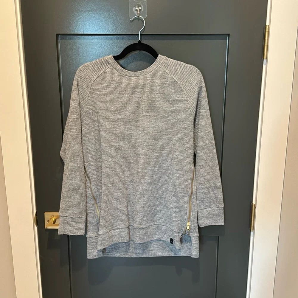 Varley Grey Manning Sweater Size M-EUC